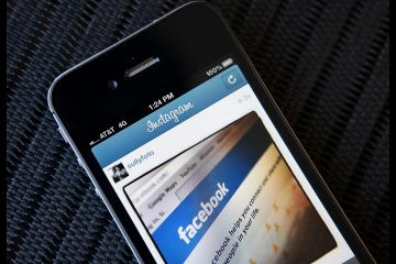 facebook and instagram Twitter VS Instagram: Take Your Hipster Photos and Leave!